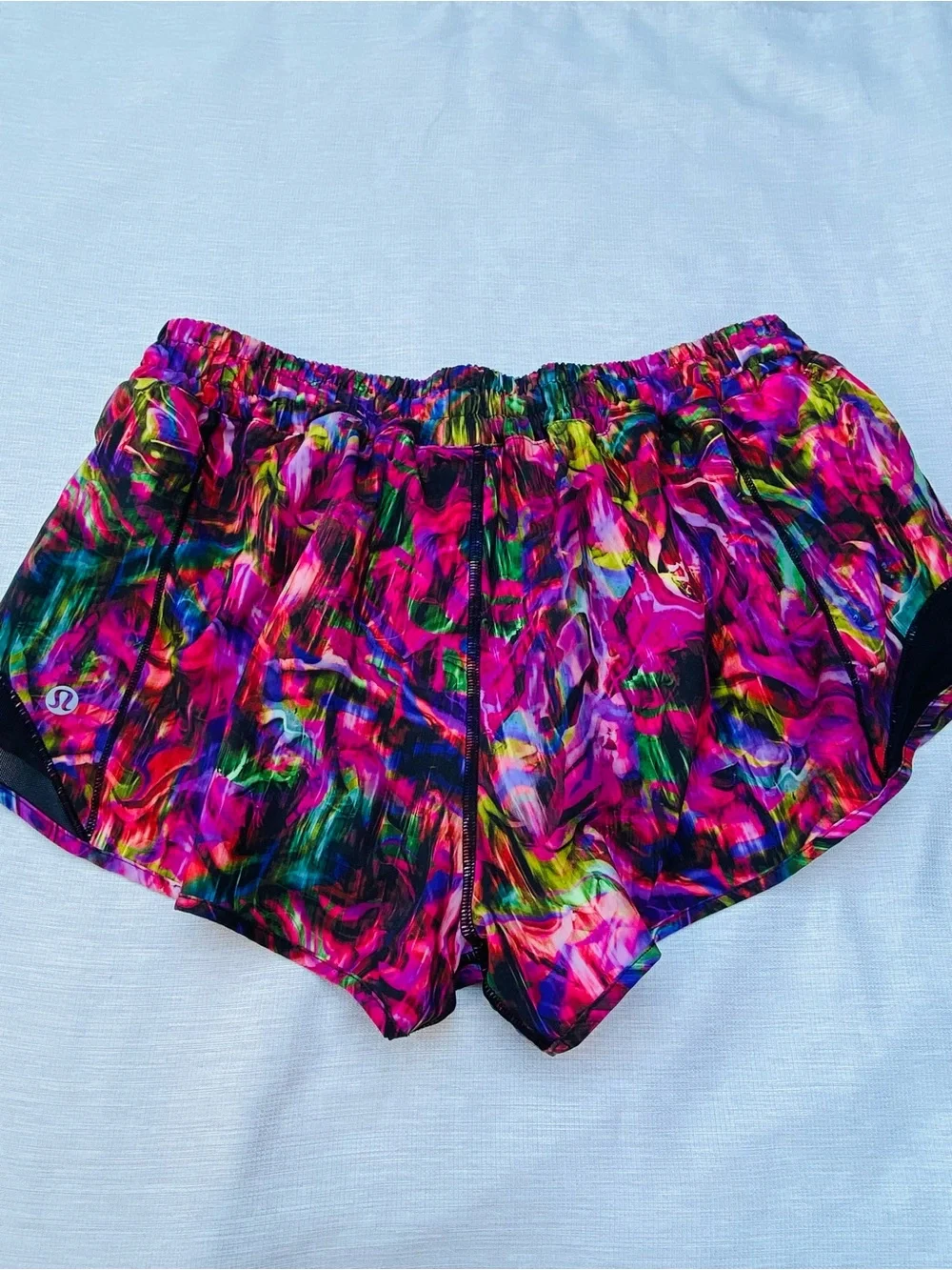 Lululemon Hotty Hot Low Rise Short 2.5